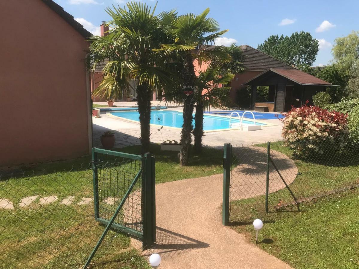 Chambres D'Hotes La Coloniale Varetz Екстер'єр фото