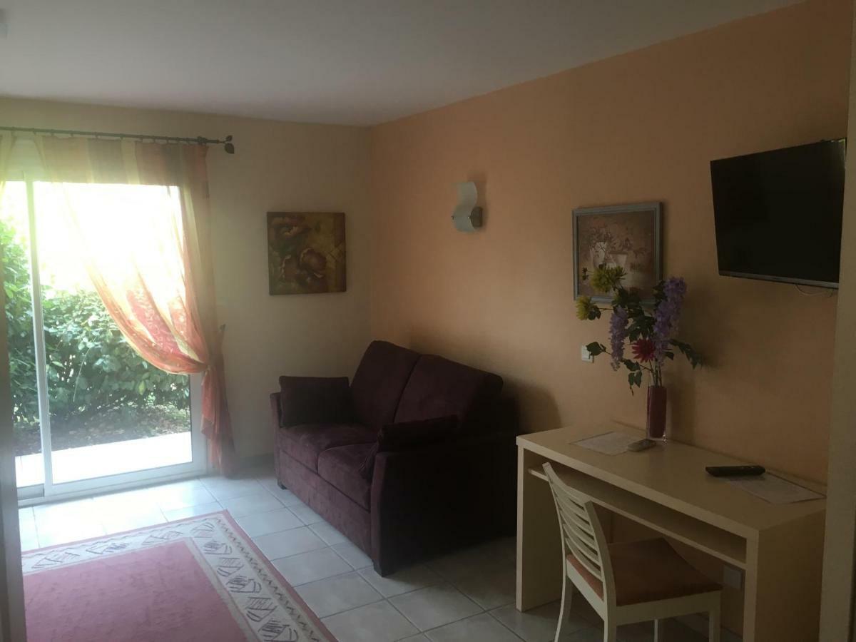 Chambres D'Hotes La Coloniale Varetz Екстер'єр фото