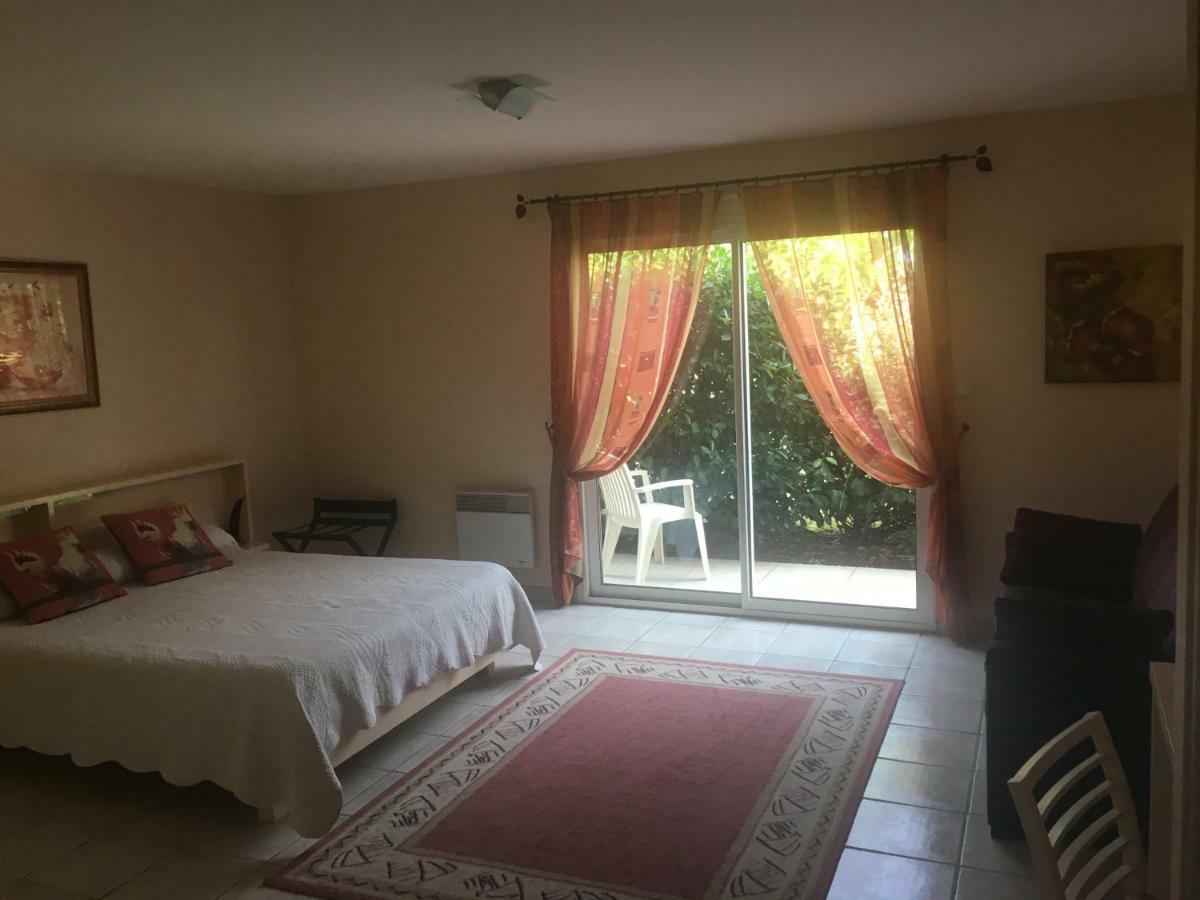 Chambres D'Hotes La Coloniale Varetz Екстер'єр фото